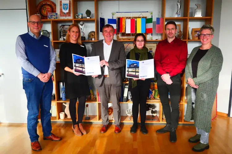 Erfolgreiche Ausbildung zur Bauzeichnerin