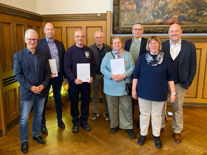Oberbürgermeister zeichnet langjährige Mitglieder der Völklinger Stadtverwaltung aus