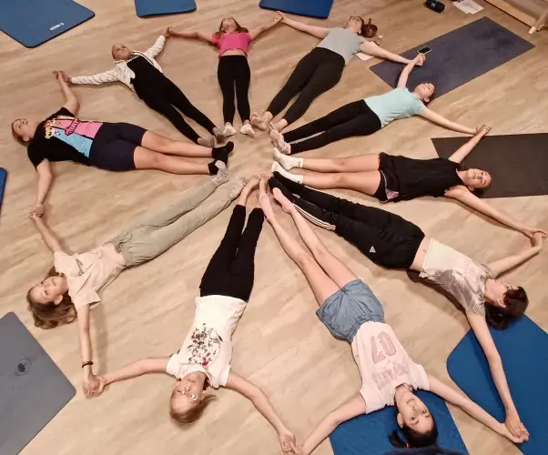 Yoga ON-Stress OFF hat sich zu einer festen Veranstaltungsreihe im Esther-Bejarano-Haus entwickelt.