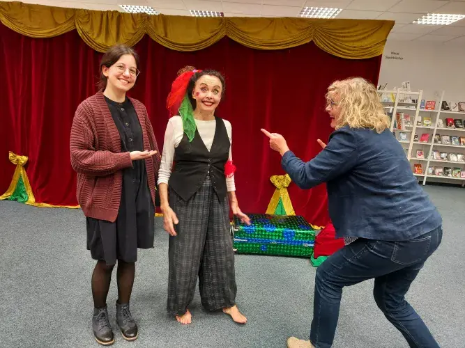 Ingrid Irrlicht begeistert in der Stadtbücherei