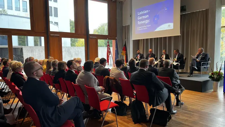 Podiumsdiskussion in der Landesvertretung der Hansestadt Bremen in Berlin. 