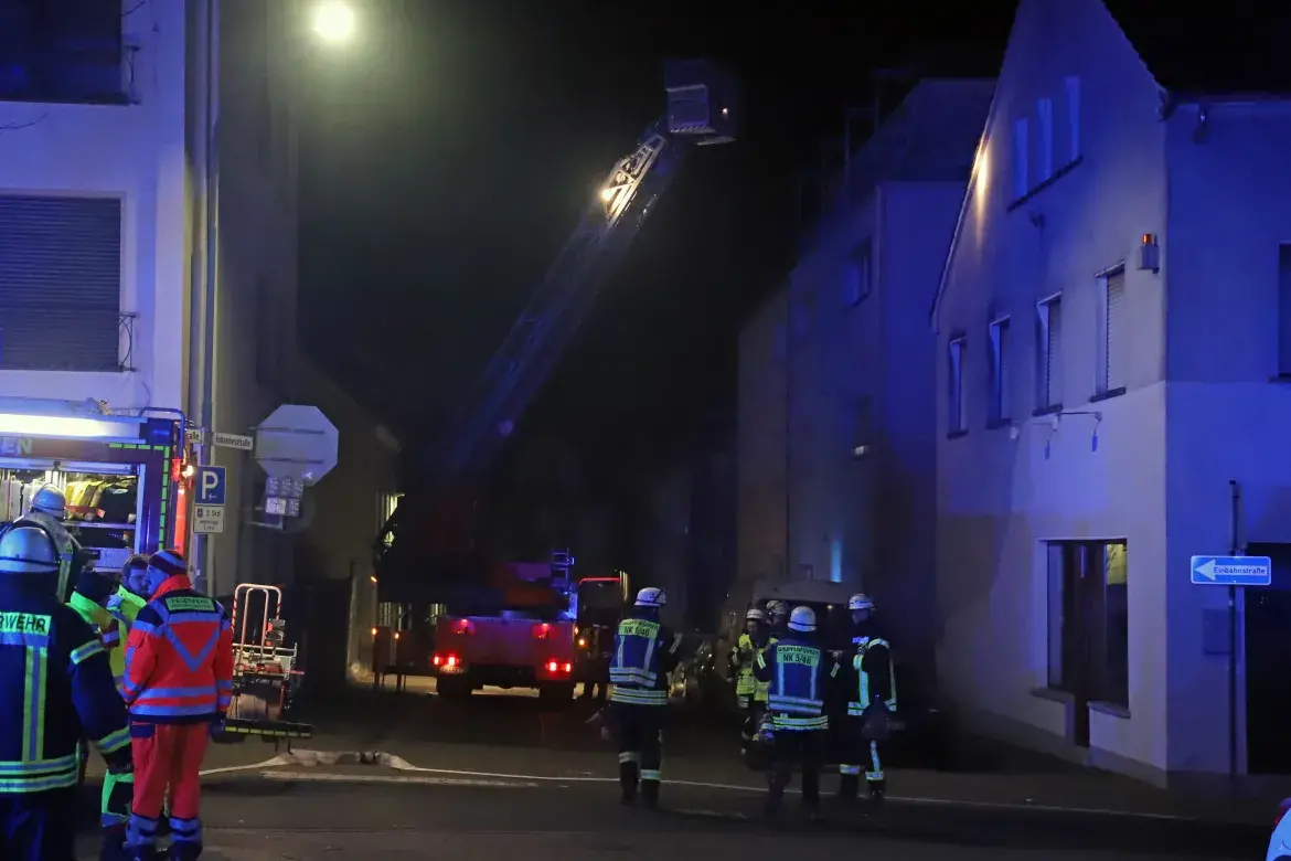 Feuerwehr hat Brand in leerstehendem Haus schnell unter Kontrolle