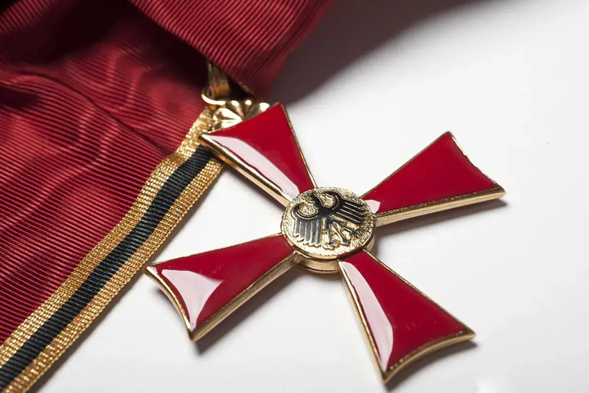 Bundesverdienstkreuz am Bande