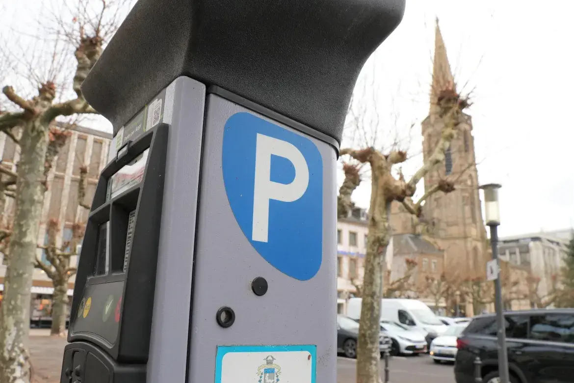 Parkscheinautomat auf dem Großen Markt in Saarlouis