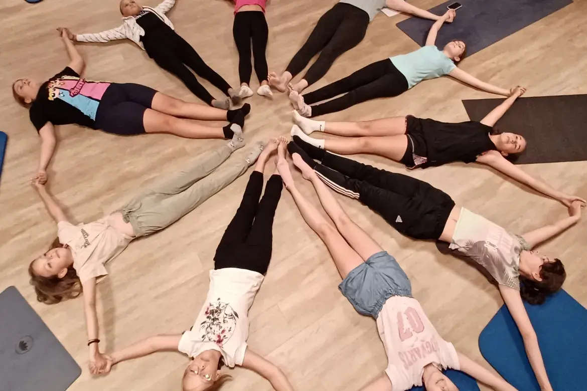 Yoga ON-Stress OFF hat sich zu einer festen Veranstaltungsreihe im Esther-Bejarano-Haus entwickelt.
