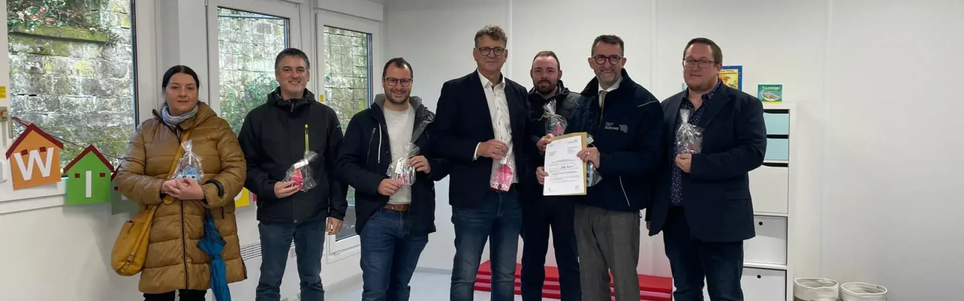 Übergabe des Beschlusses durch den Minister Reinhold Jost