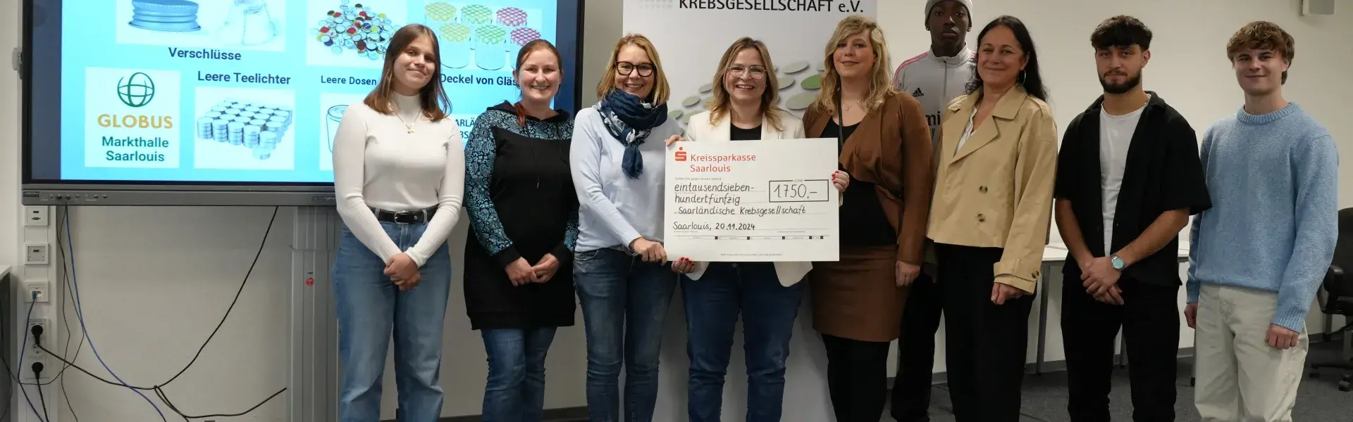 Übergabe des Spendenschecks der Kronkorken-Sammelaktion