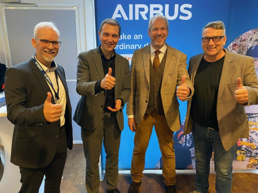 Oberbürgermeister Dr. Ulli Meyer (2.v.r.) und Beigeordneter Markus Schmitt (4.v.l.) tauschten sich mit den Verantwortlichen von Airbus (2.v.l. Evert Dudok) über die Entwicklung der Partnerschaft von CISPA und Airbus aus - © Stadt St.Ingbert
